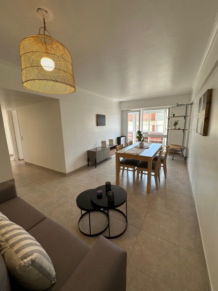  Venta de departamento 3 ambientes a la calle con balcon saliente corrido y cubierto. Con cochera fija n8 y baulera.