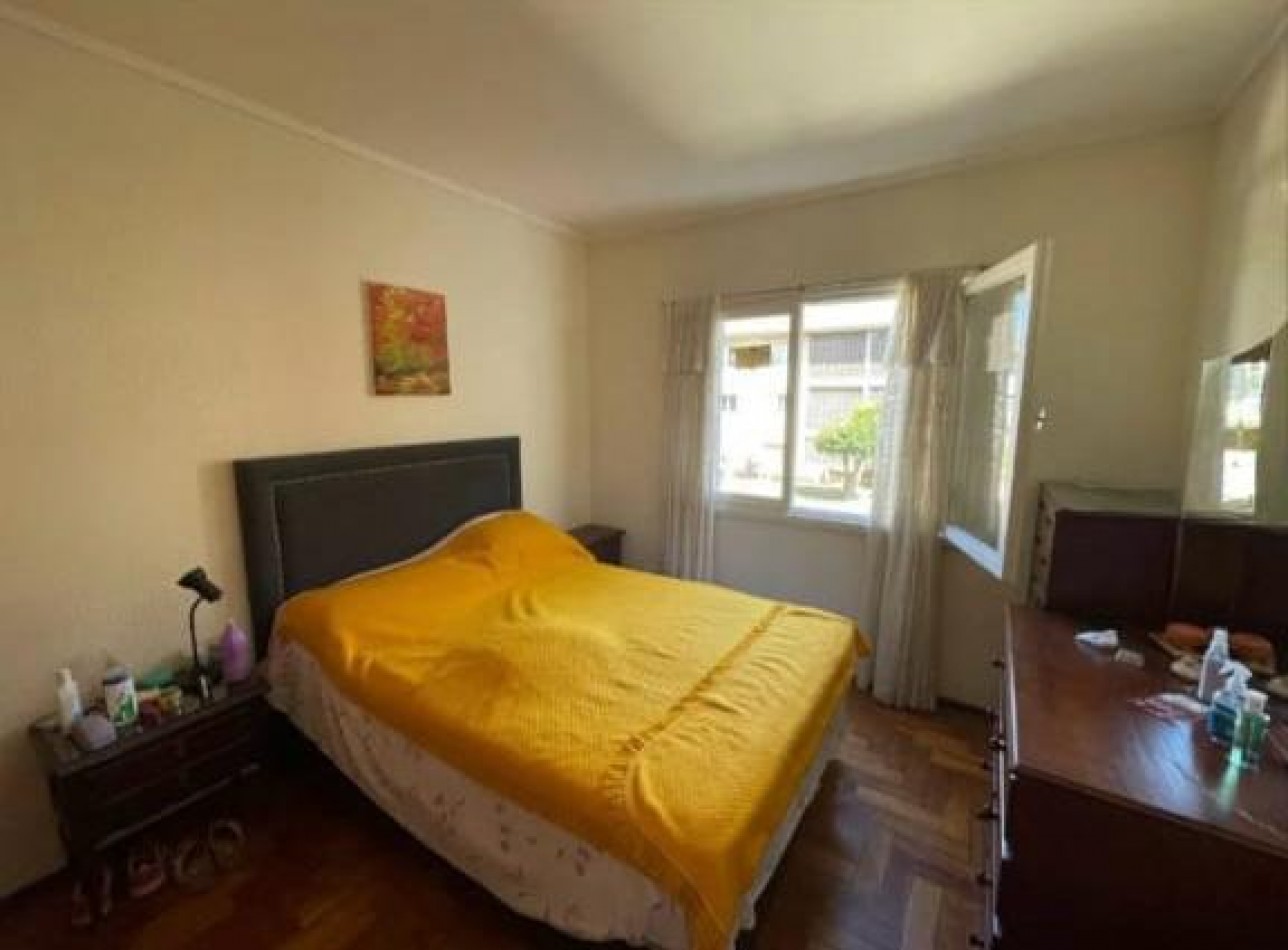 Venta de departamento tres ambientes, con balcon.