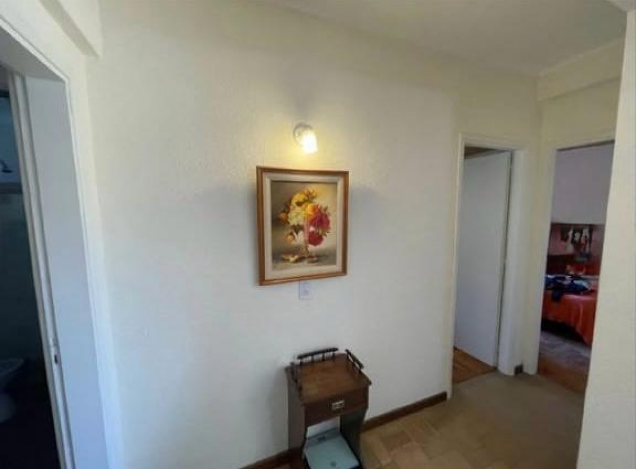 Venta de departamento tres ambientes, con balcon.