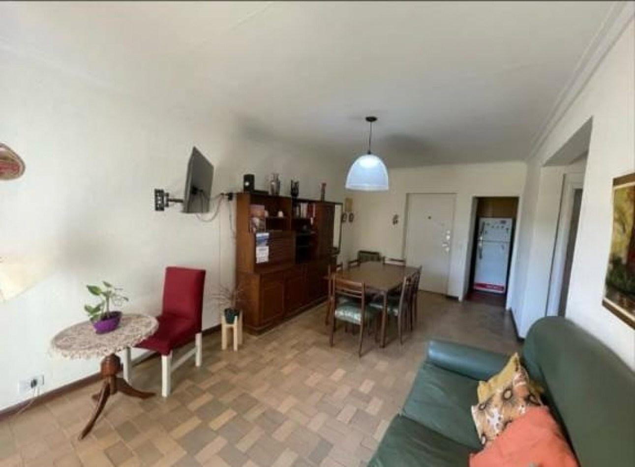 Venta de departamento tres ambientes, con balcon.