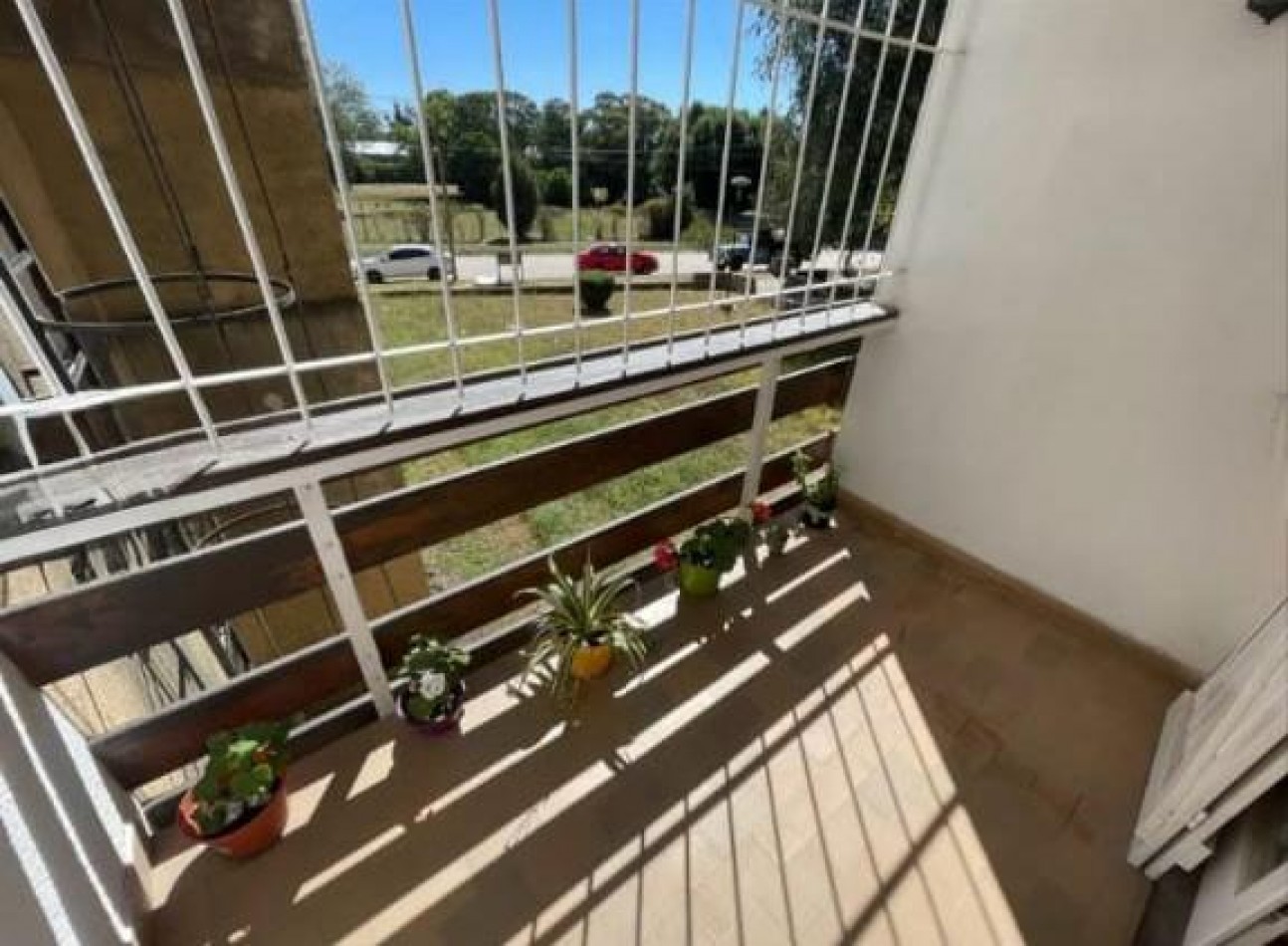 Venta de departamento tres ambientes, con balcon.