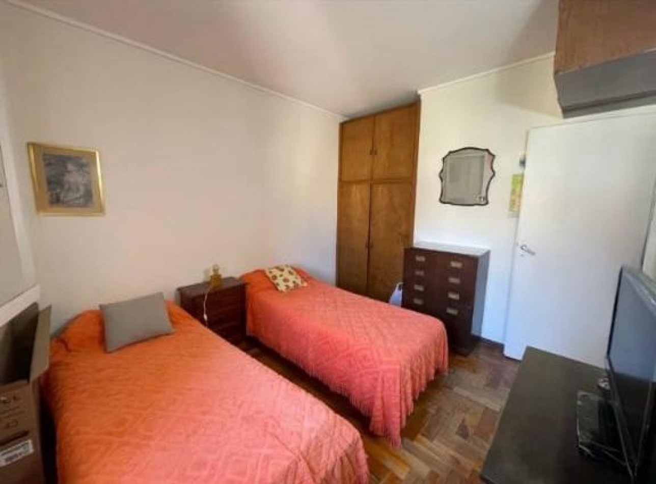 Venta de departamento tres ambientes, con balcon.