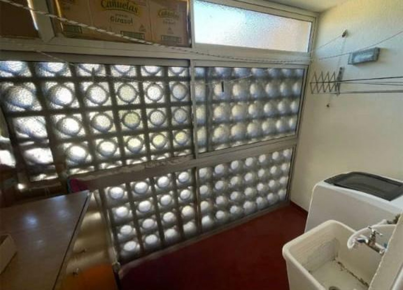 Venta de departamento tres ambientes, con balcon.
