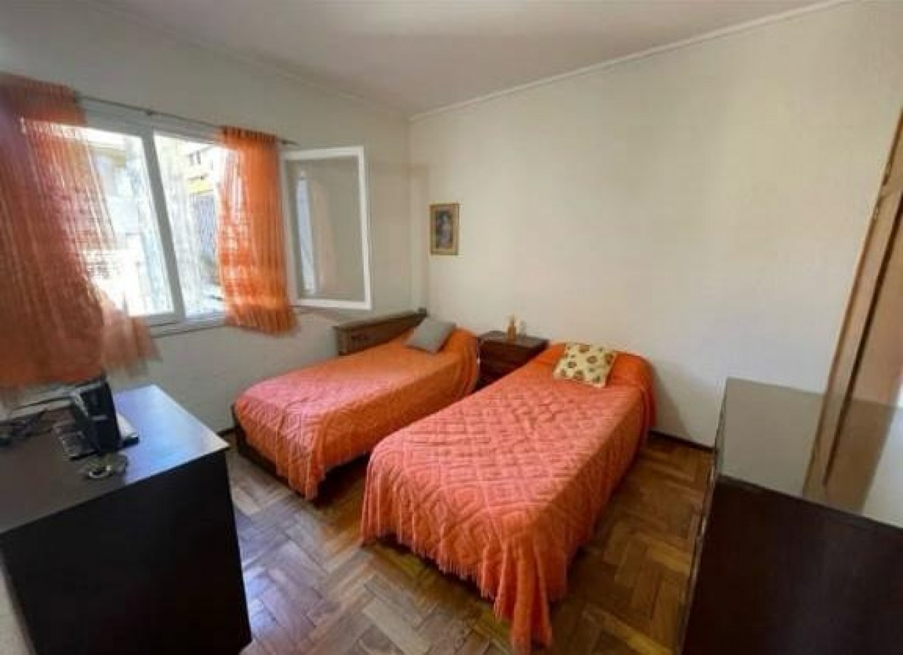 Venta de departamento tres ambientes, con balcon.