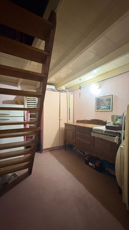 Venta de chalet 4 ambientes en esquina con patio y garage. Barrio Chauvin 