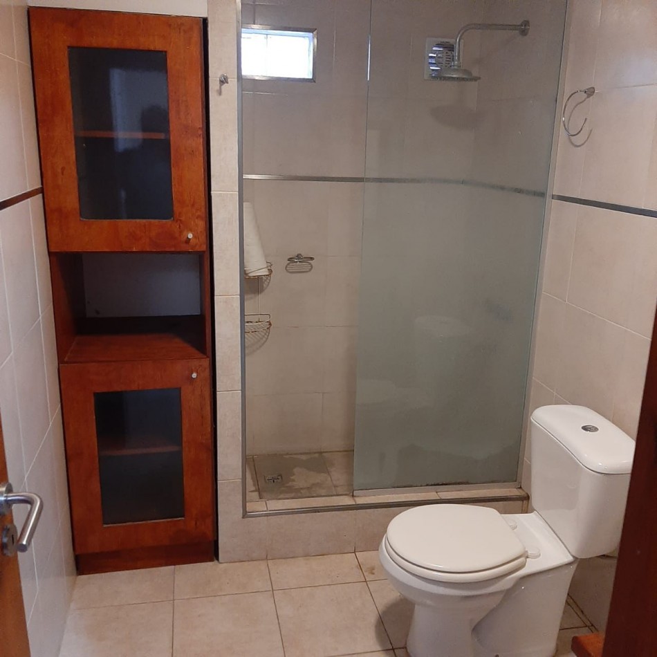 Venta de casa de cuatro ambientes, con parrila, patio y garage. A tres cuadras del mar. PLAYA SERENA