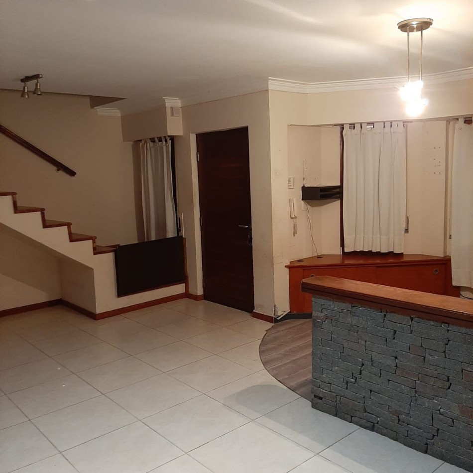 Venta de casa de cuatro ambientes, con parrila, patio y garage. A tres cuadras del mar. PLAYA SERENA