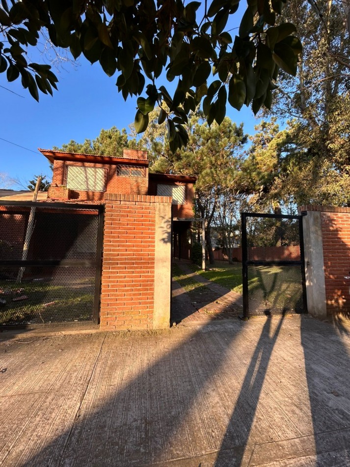 Venta de casa seis ambientes, a cinco cuadras del mar.  La Lucila Del Mar
