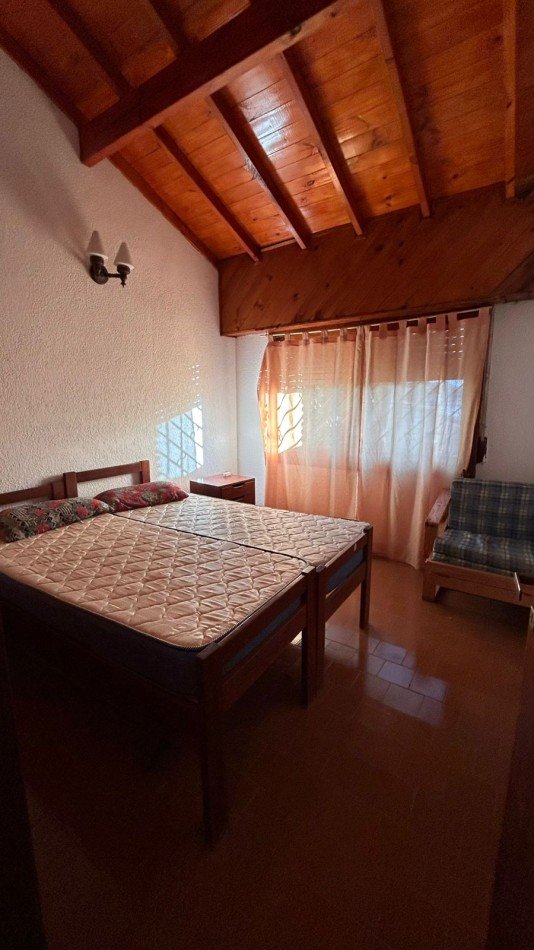 Venta de casa seis ambientes, a cinco cuadras del mar.  La Lucila Del Mar