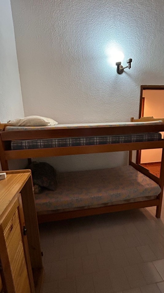 Venta de casa seis ambientes, a cinco cuadras del mar.  La Lucila Del Mar