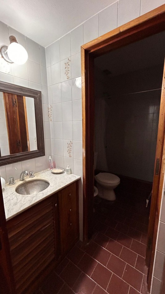 Venta de casa seis ambientes, a cinco cuadras del mar.  La Lucila Del Mar