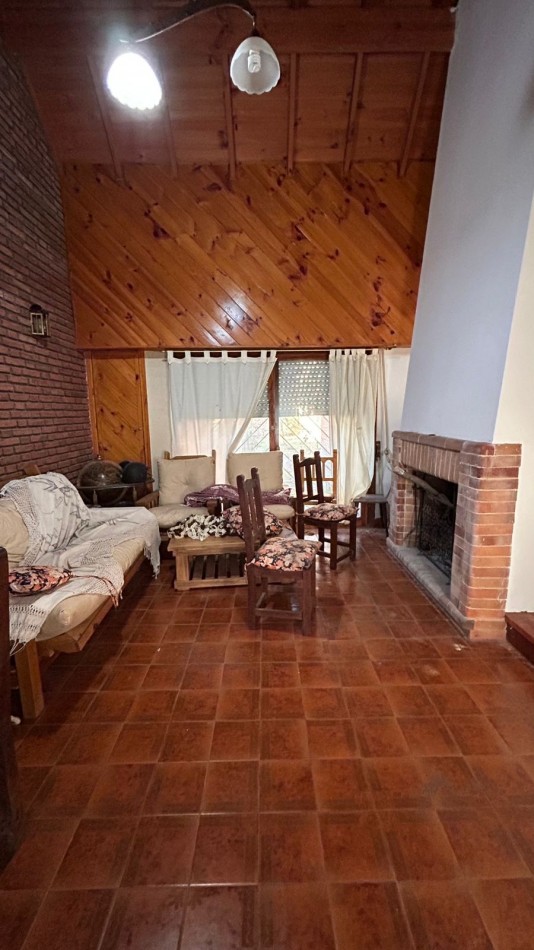 Venta de casa seis ambientes, a cinco cuadras del mar.  La Lucila Del Mar