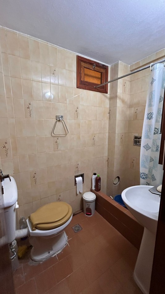 Venta de casa seis ambientes, a cinco cuadras del mar.  La Lucila Del Mar