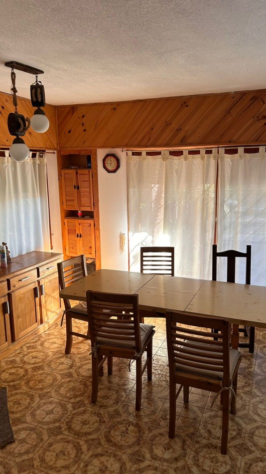 Venta de casa seis ambientes, a cinco cuadras del mar.  La Lucila Del Mar
