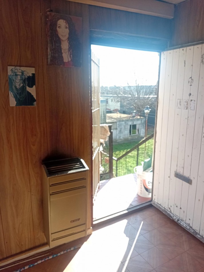 Venta de departamento de cuatro ambientes con balcon al frente - Excelente ubicacion en zona universitaria, IDEAL INVERSORES