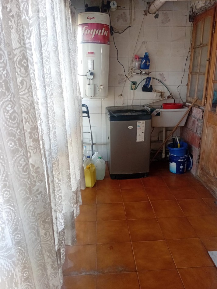 Venta de departamento de cuatro ambientes con balcon al frente - Excelente ubicacion en zona universitaria, IDEAL INVERSORES