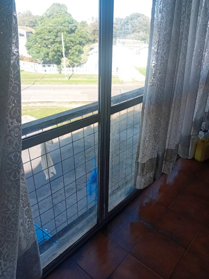 Venta de departamento de cuatro ambientes con balcon al frente - Excelente ubicacion en zona universitaria, IDEAL INVERSORES