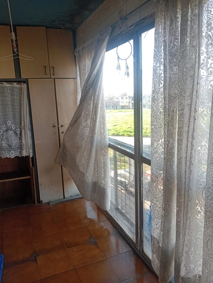 Venta de departamento de cuatro ambientes con balcon al frente - Excelente ubicacion en zona universitaria, IDEAL INVERSORES