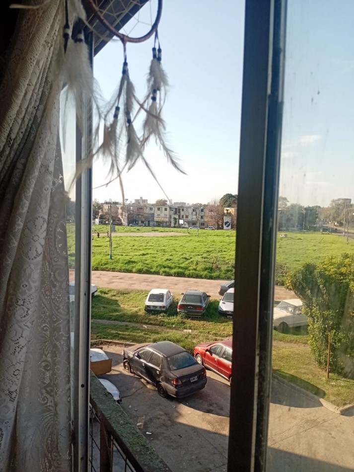 Venta de departamento de cuatro ambientes con balcon al frente - Excelente ubicacion en zona universitaria, IDEAL INVERSORES