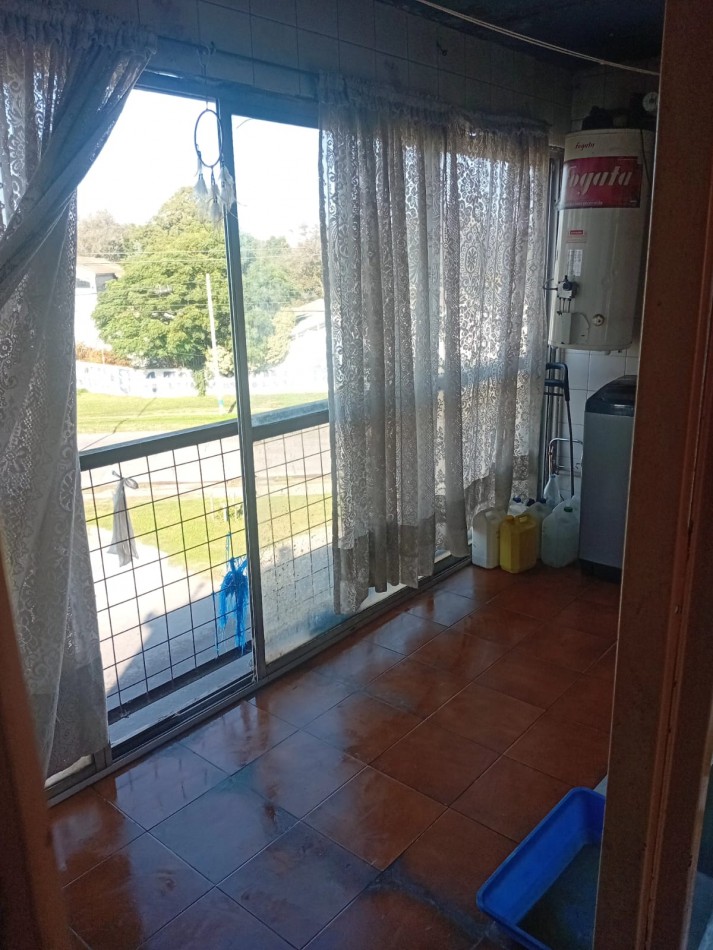 Venta de departamento de cuatro ambientes con balcon al frente - Excelente ubicacion en zona universitaria, IDEAL INVERSORES