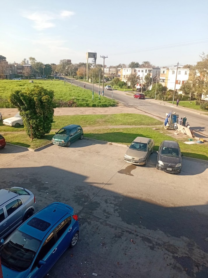 Venta de departamento de cuatro ambientes con balcon al frente - Excelente ubicacion en zona universitaria, IDEAL INVERSORES