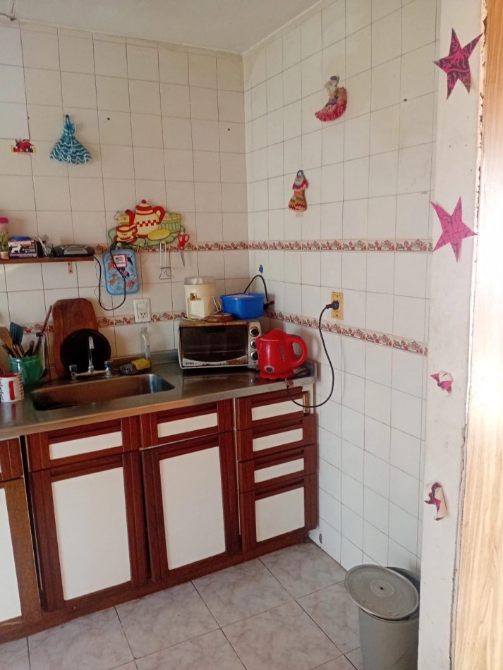 Venta de departamento de cuatro ambientes con balcon al frente - Excelente ubicacion en zona universitaria, IDEAL INVERSORES