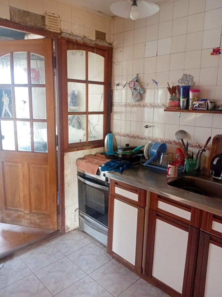 Venta de departamento de cuatro ambientes con balcon al frente - Excelente ubicacion en zona universitaria, IDEAL INVERSORES