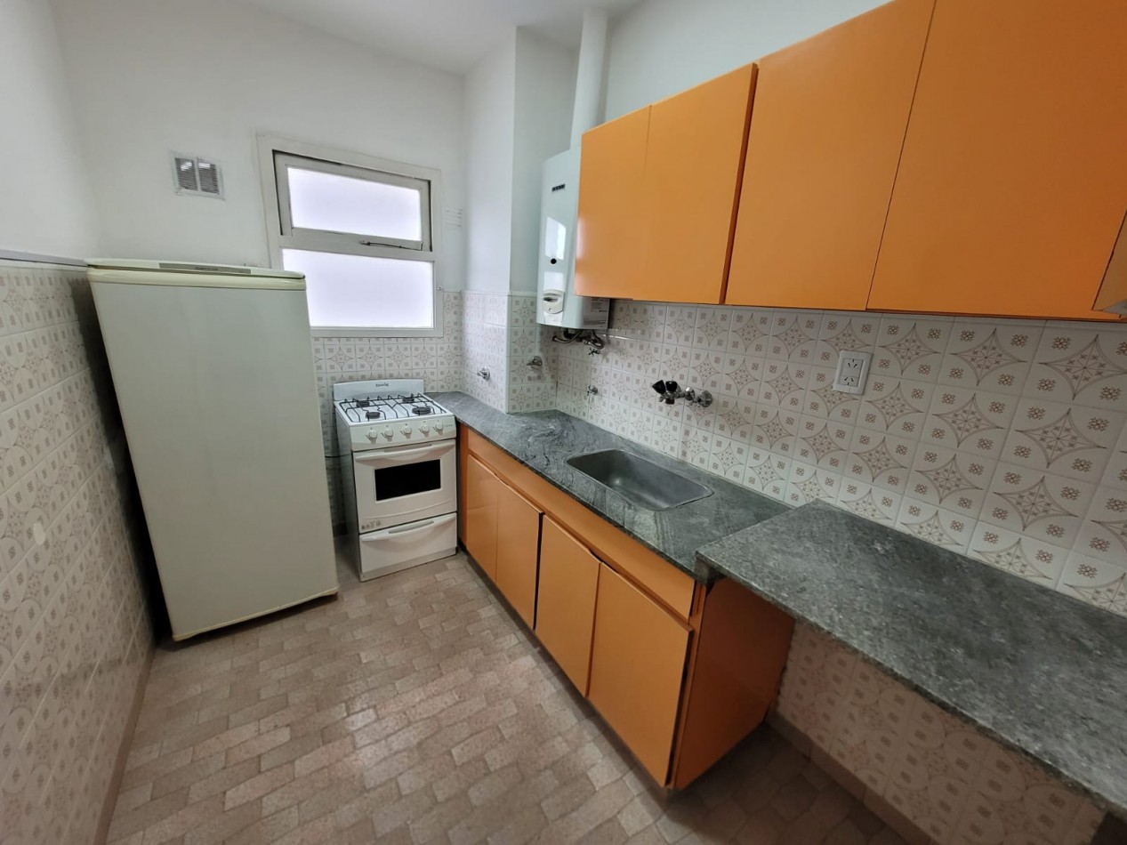 Venta de departamento 2 ambientes a la calle 