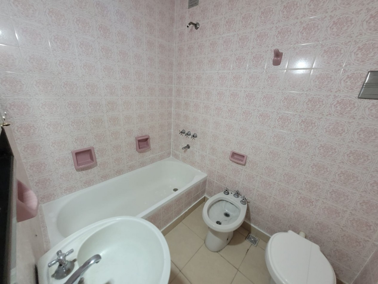 Venta de departamento 2 ambientes a la calle 