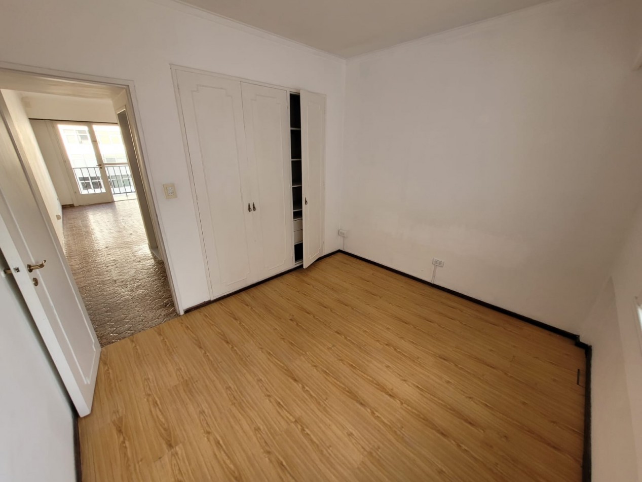 Venta de departamento 2 ambientes a la calle 