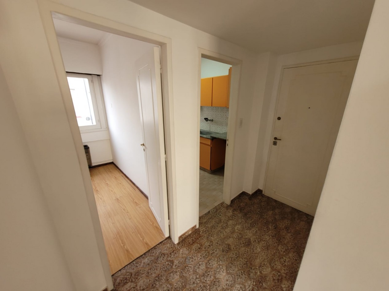 Venta de departamento 2 ambientes a la calle 