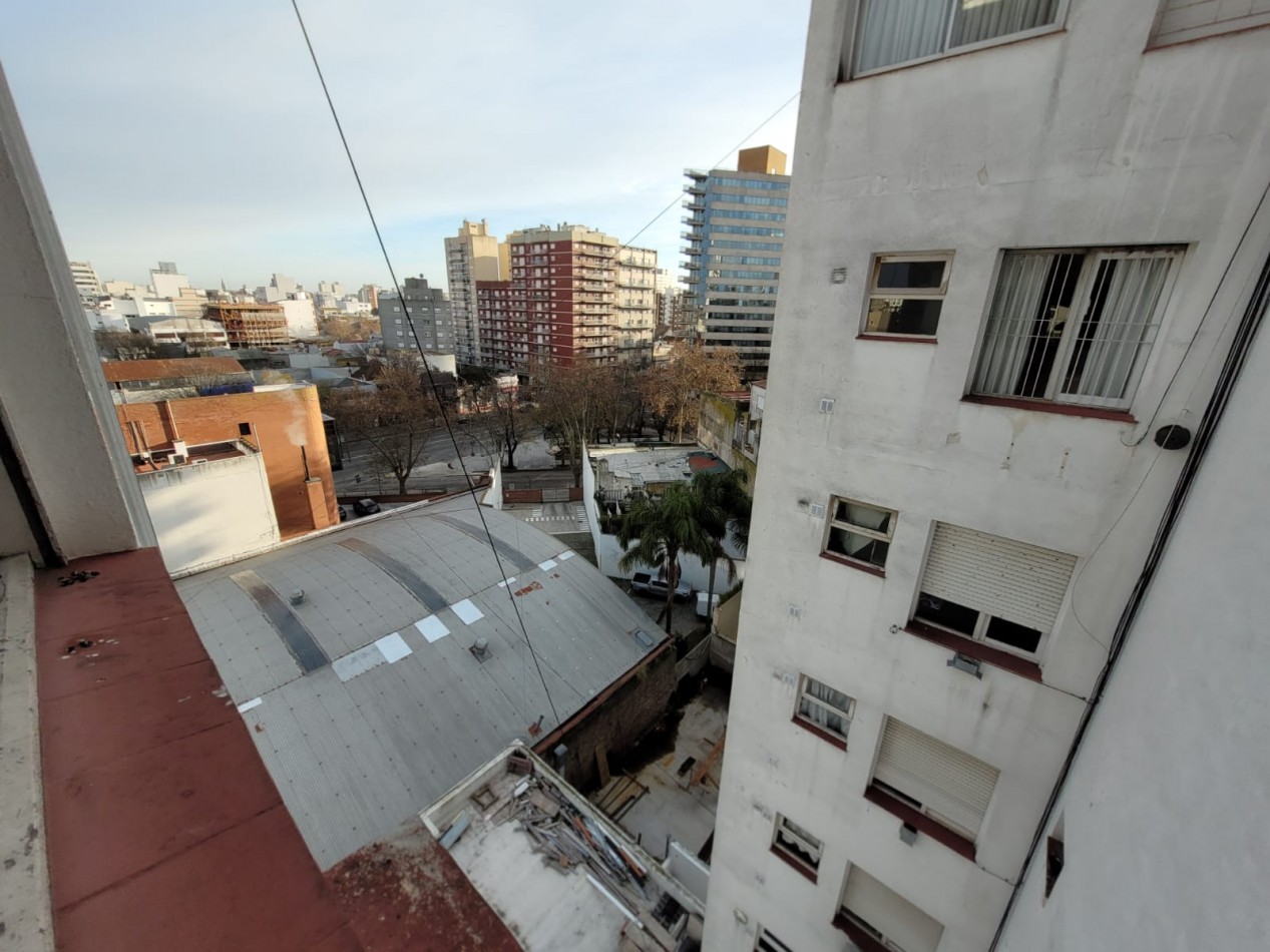 Venta de departamento 2 ambientes a la calle 