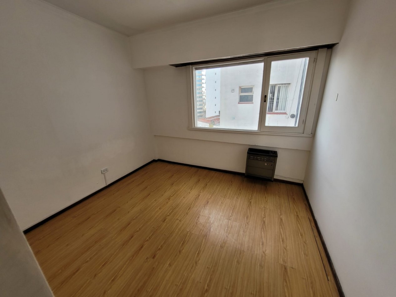 Venta de departamento 2 ambientes a la calle 