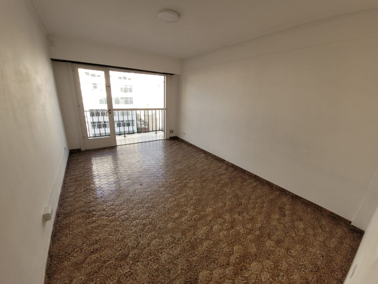 Venta de departamento 2 ambientes a la calle 