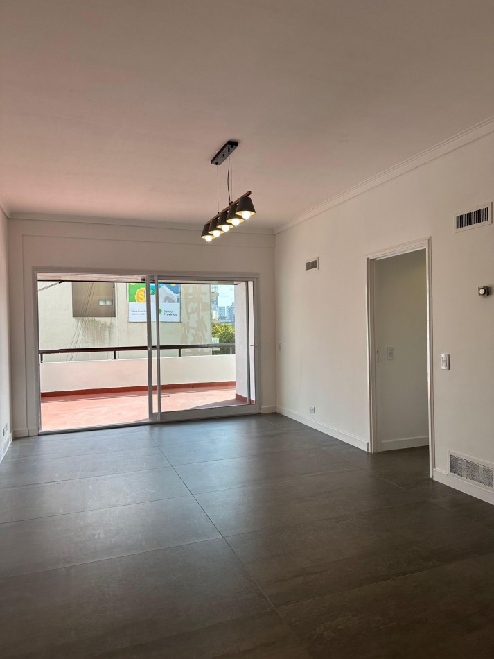 Departamento 4 ambientes a la calle con balcon terraza y cochera