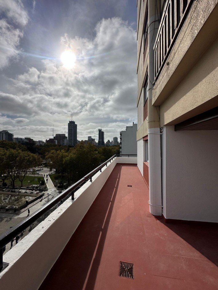 Departamento 4 ambientes a la calle con balcon terraza y cochera