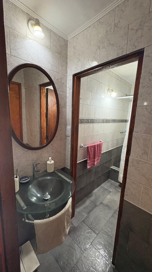 Venta de casa cinco ambientes, Santa Clara del Mar 