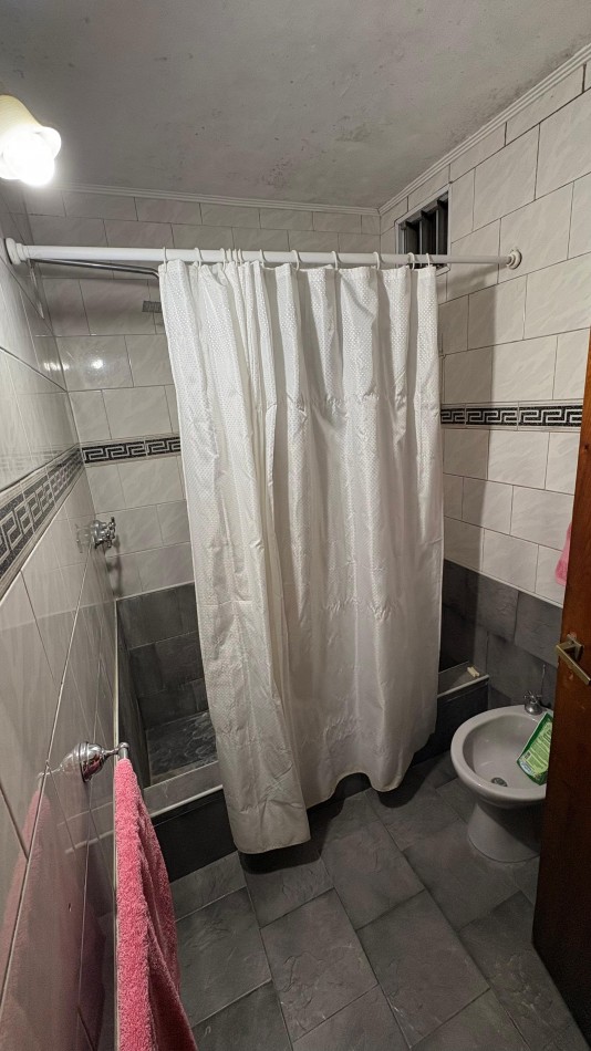 Venta de casa cinco ambientes, Santa Clara del Mar 