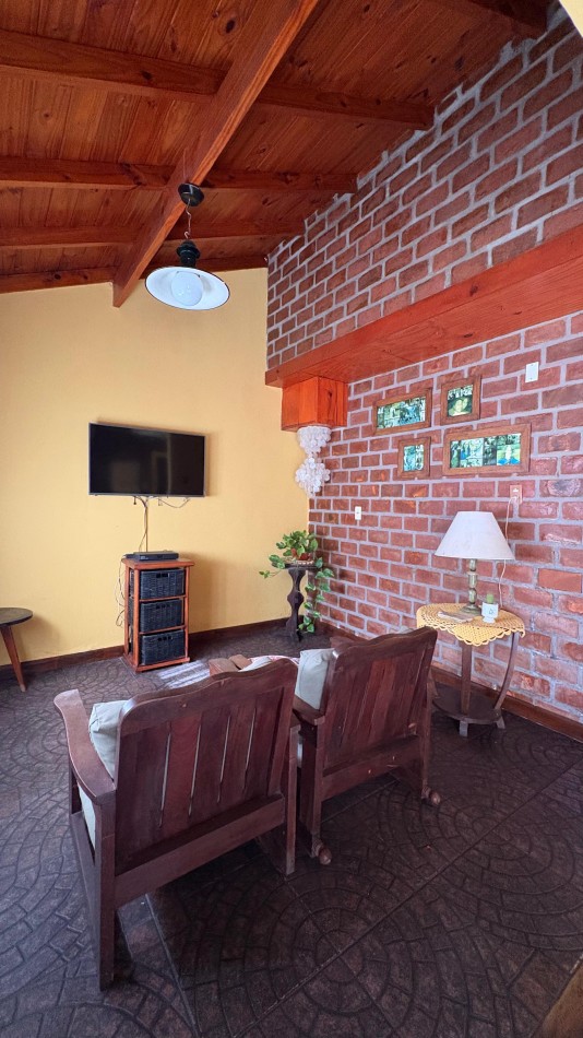 Venta de casa cinco ambientes, Santa Clara del Mar 