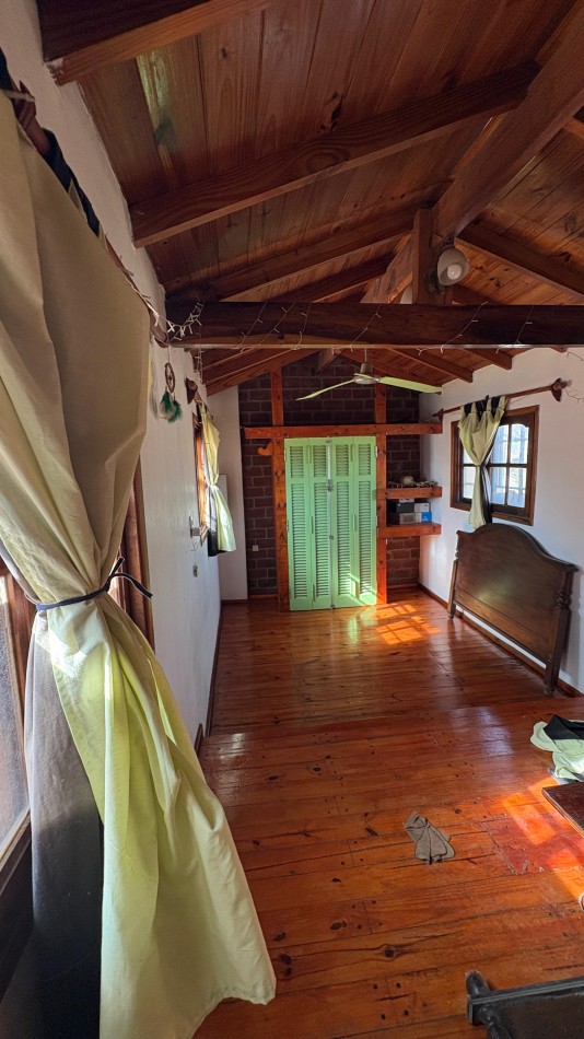 Venta de casa cinco ambientes, Santa Clara del Mar 