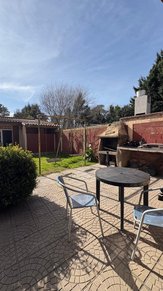 Venta de casa cinco ambientes, Santa Clara del Mar 