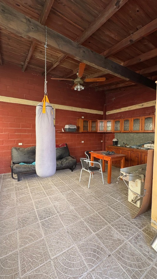 Venta de casa cinco ambientes, Santa Clara del Mar 
