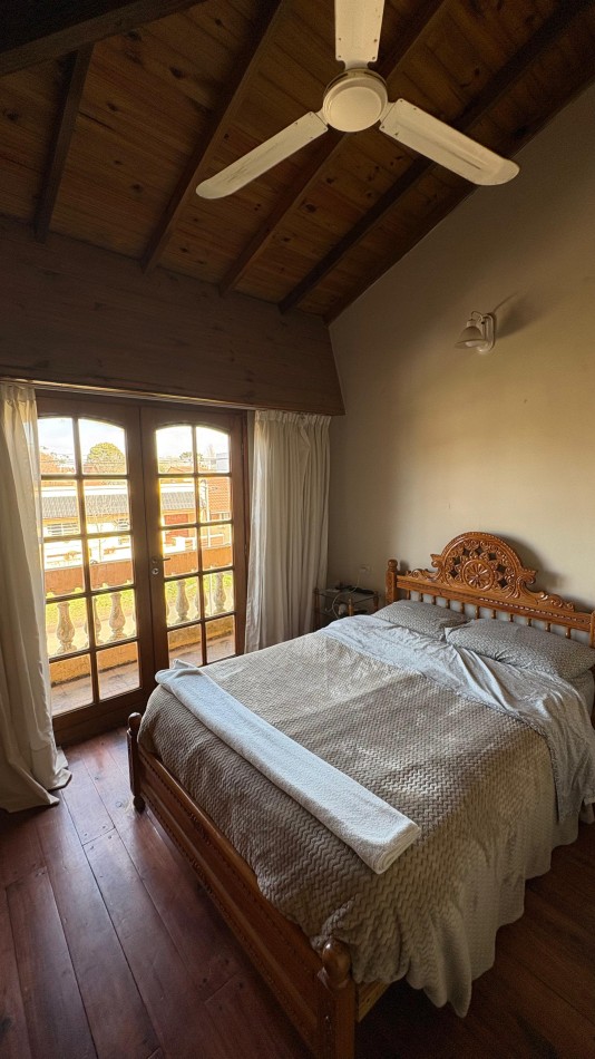Venta de casa cinco ambientes, Santa Clara del Mar 