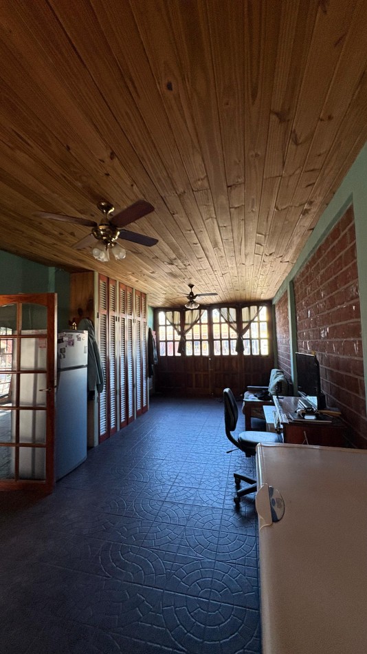 Venta de casa cinco ambientes, Santa Clara del Mar 