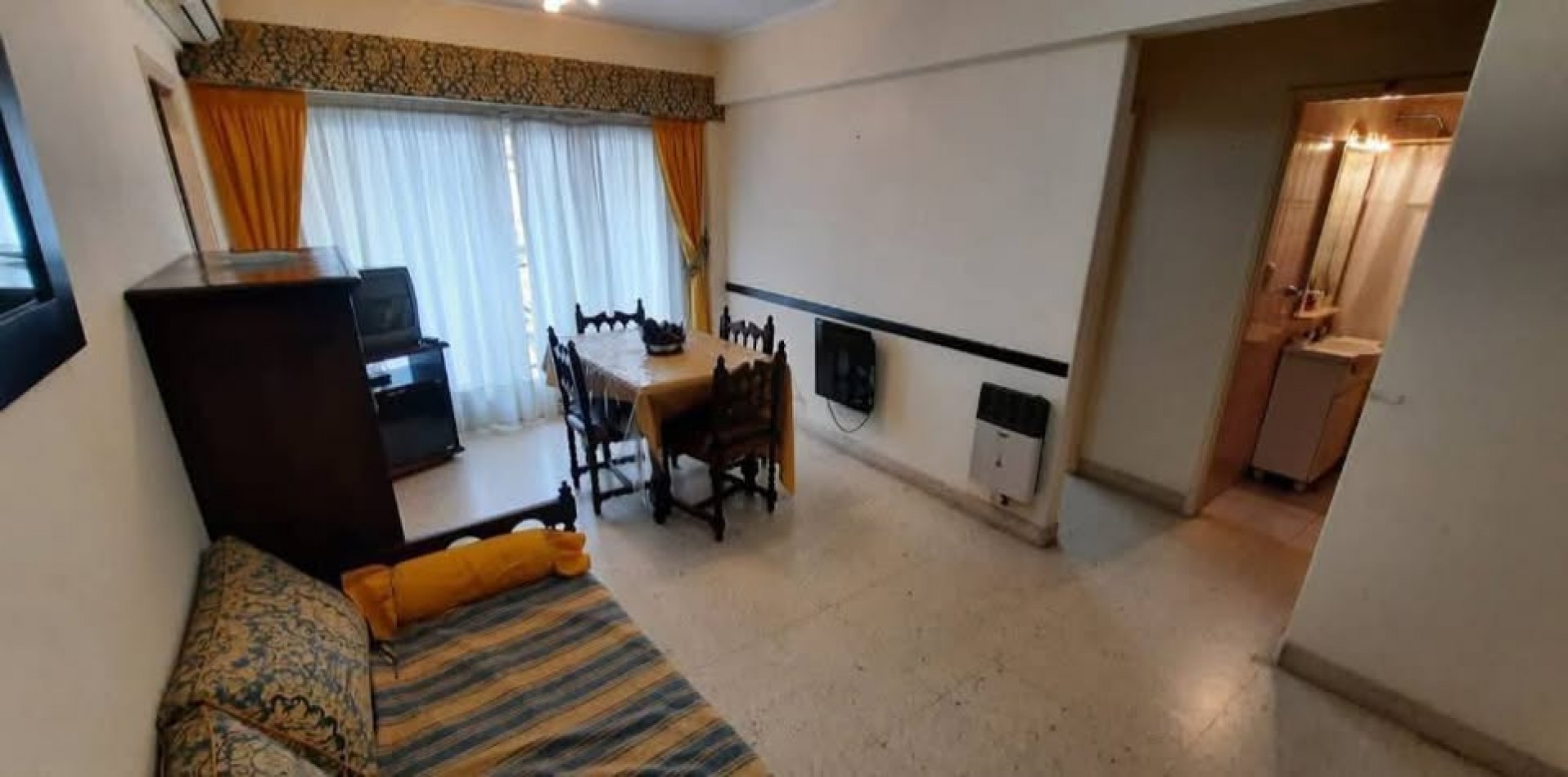 Venta de departamento dos ambientes con balcon a la calle, ubicacion privilegiada