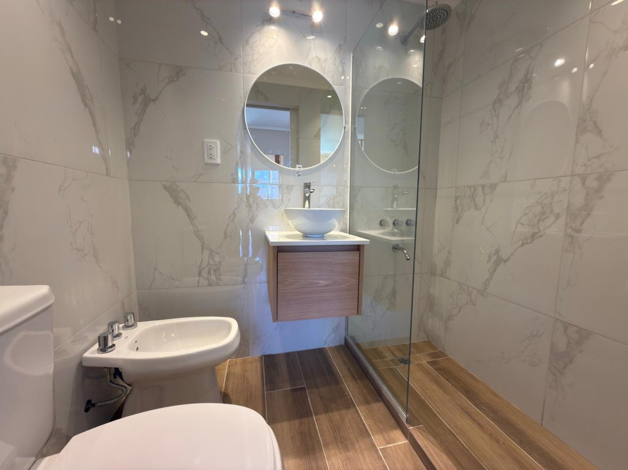 Venta de monoambiente con balcon a la calle, reciclado a nuevo