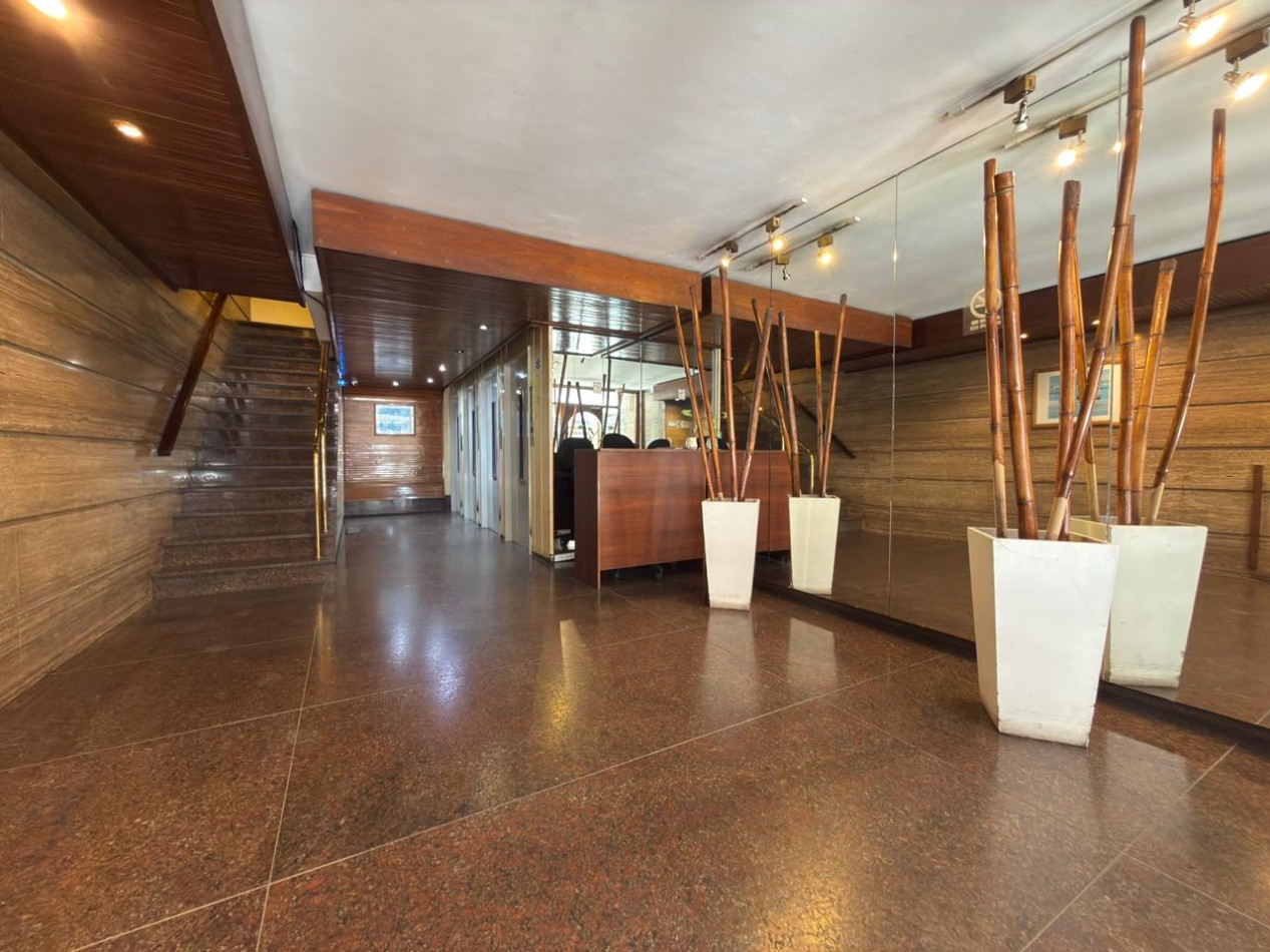 Venta de monoambiente con balcon a la calle, reciclado a nuevo