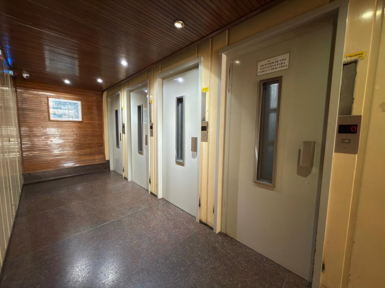 Venta de monoambiente con balcon a la calle, reciclado a nuevo