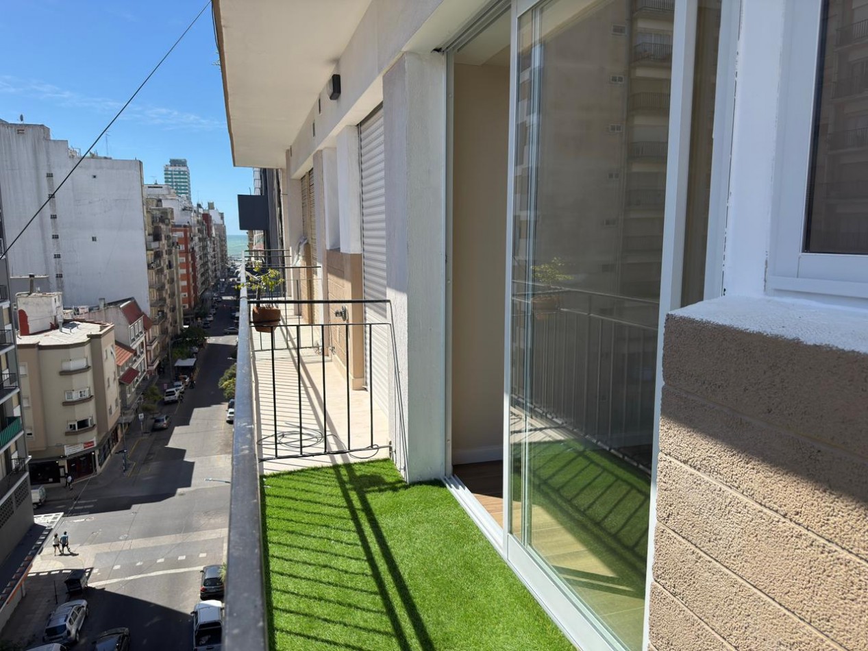 Venta de monoambiente con balcon a la calle, reciclado a nuevo