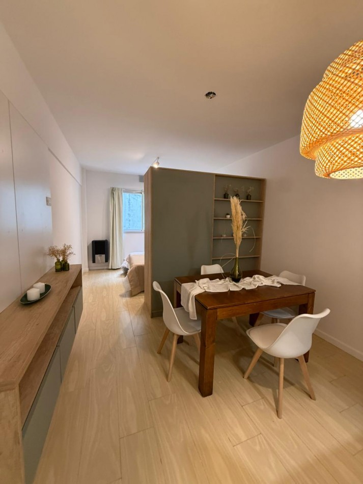 Venta de un ambiente amplio, amueblado y decorado